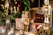 Load image into Gallery viewer, Jade SANTA STUDIO Tuesday 16th December